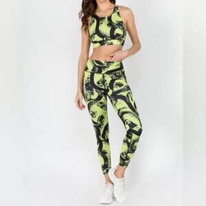 Yelete Striking Strokes of Color Active Sports Bra and Leggings Set